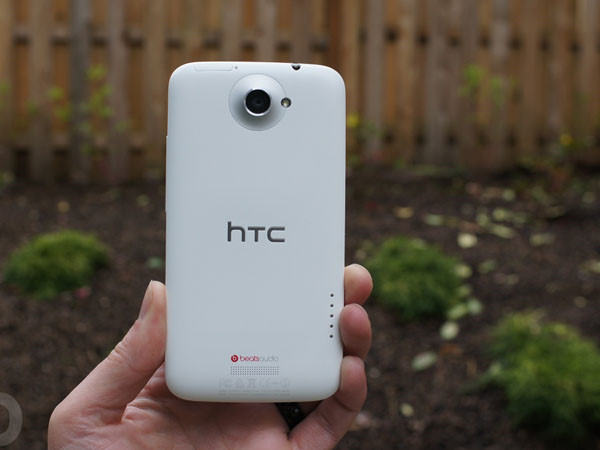  HTC One X. 