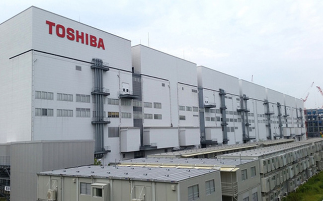  Nhà máy của Toshiba Memory Corp. tại Mie, Nhật Bản - Ảnh: Bloomberg. 