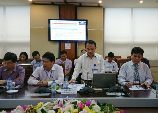 
Ông Nguyễn Thanh Tuyên, Phó Vụ trưởng Vụ CNTT - Bộ TT&TT chia sẻ với báo chí về những điểm mới và nội dung thông tin cơ bản của Sách Trắng CNTT-TT Việt Nam 2017 tại lễ công bố phát hành ấn phẩm này diễn ra chiều 19/9.
