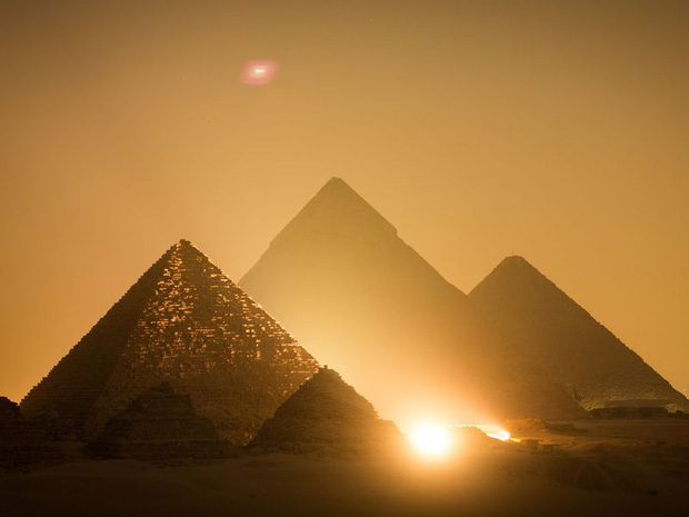  Đại Kim tự tháp Giza hay còn gọi là Kim tự tháp vua Khufu là kim tự tháp lớn nhất thế giới. 