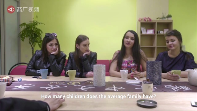 
Một trong những vấn đề mà những cô gái Ukraine quan tâm là có phải... đẻ nhiều con hay không?
