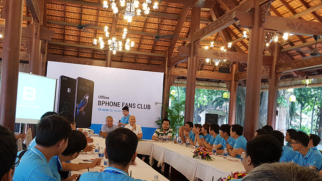 Chê Samsung làm phần mềm kém, CEO Nguyễn Tử Quảng lại nói Apple làm phần cứng còn tệ hơn, iPhone 8 kém Bphone 2017 - Ảnh 1.