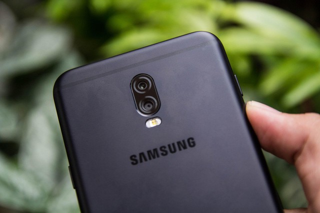  Galaxy J7 là thiết bị thứ 2 của Samsung được trang bị camera kép nhưng có mức giá rất rẻ so với Galaxy Note8 