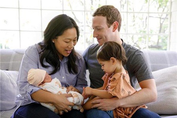  Gia đìnhMark Zuckerberg chào đón con gái thứ 2 - August. 