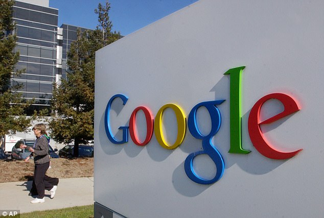 Logo bên ngoài của Google tại văn phòng California. 