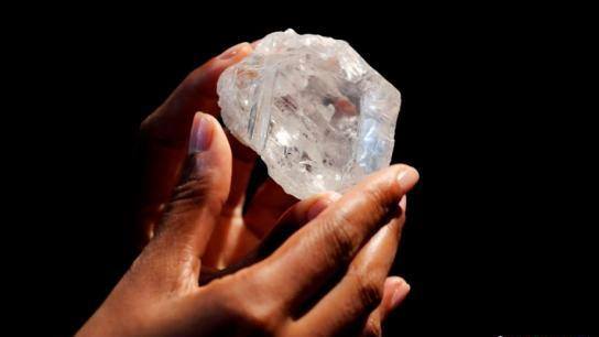 Viên kim cương thô lớn nhất thế giới vừa được bán với giá 53 triệu USD - Ảnh 3.