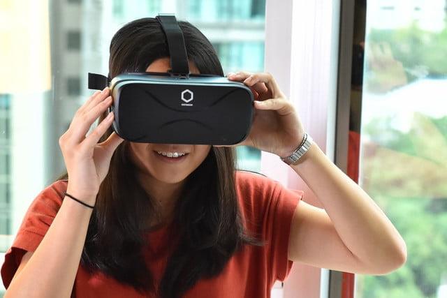  Ogtagon, được hậu thuẫn từ công ty gọi vốn Kickstarter, vừa cho ra mắt chiếc kính thực tế ảo Razergon không dây với ưu điểm là không cần kết nối với smartphone. 