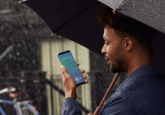  Dòng smartphone S8 mới nhất của Samsung có tích hợp chương trình trợ lý ảo thông minh nhân tạo hoạt động dựa trên dữ liệu đám mây – Bixby. 