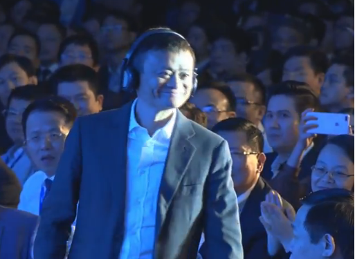  Jack Ma vui vẻ chụp ảnh selfie cùng người hâm mộ Việt - Ảnh 2.
