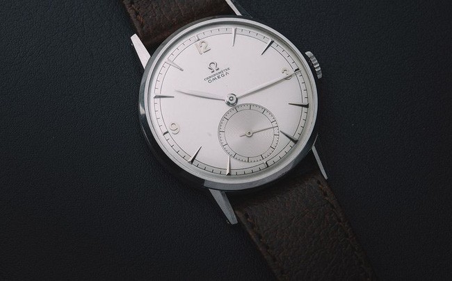 Lần đầu trong lịch sử, một chiếc đồng hồ Omega được bán với giá hơn 1 triệu USD - Ảnh 1.