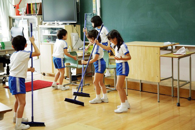 15 quy định hà khắc trong trường học Nhật Bản sẽ khiến con phải biết ơn vì độ mềm mỏng của bố mẹ ở nhà - Ảnh 1.
