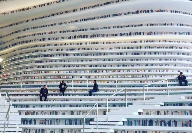 Bạn biết thư viện khổng lồ ở Trung Quốc chứ? Một nửa số sách ở đó không có chữ! - Ảnh 1.