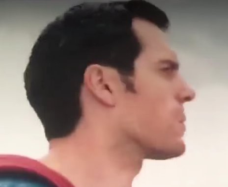  Một vài người dùng còn tá hỏa khi phát hiện ra lỗi đồ họa trên khuôn mặt của Superman 