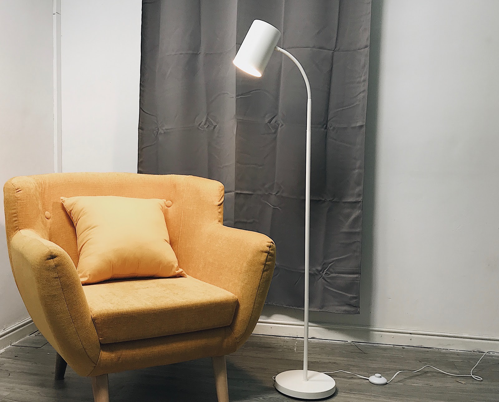 binnen Toestand Schrijf een brief Muốn trang trí nhà theo phong cách tối giản “minimalist”, hãy chọn mua  chiếc đèn Philips này thay vì đồ rẻ tiền và kém chất lượng
