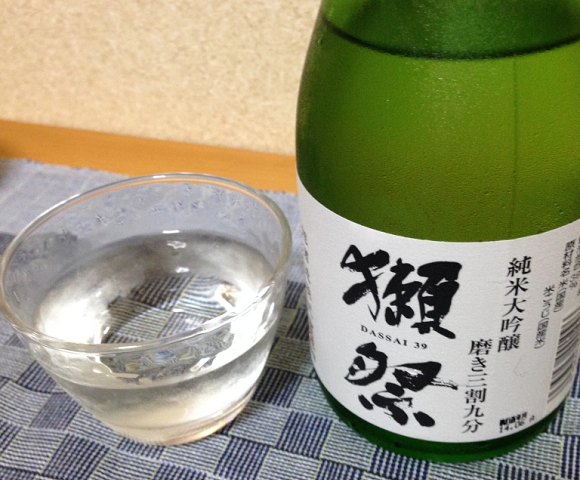 Quảng cáo ngược đời của công ty sake nổi tiếng nhất Nhật Bản: Mua ít rượu thôi! - Ảnh 1.