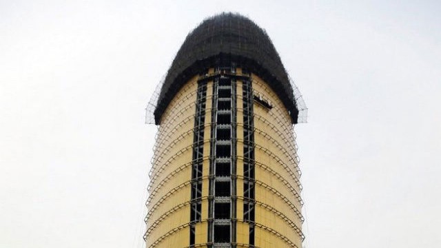 Trung Quốc: Xây tòa nhà giống hình con trai trai, bị dân chê làm xấu phong thủy cả thành phố - Ảnh 8.