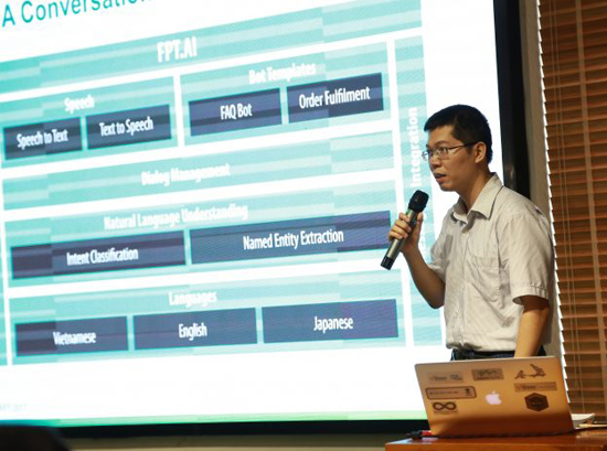 Kiến trúc sư giải pháp FPT.AI, ông Hồ Minh Hiệp mang đến sự kiện sản phẩm FPT Speech Synthesis - dịch vụ tổng hợp giọng nói tiếng Việt chạy trên nền tảng AWS.
