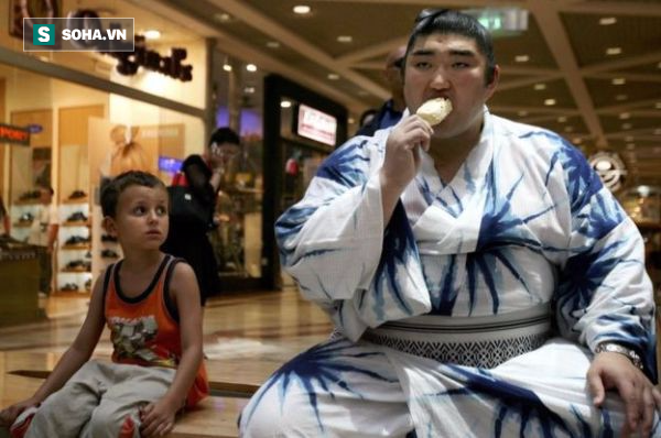 Thế giới u ám của võ sĩ sumo tại Nhật: Không lương, không điện thoại, không bạn gái - Ảnh 3.