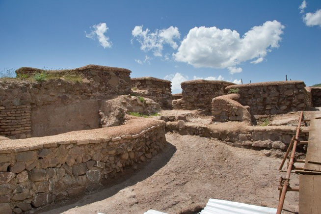  Một góc của pháo đài Alamut - khu vực có địa hình khá thuận lợi. 