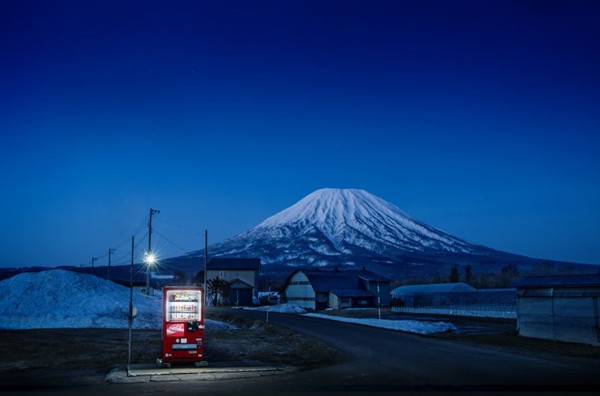 Câu chuyện đằng sau những chiếc máy bán hàng tự động cô đơn nhất Nhật Bản - Ảnh 4.