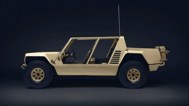 LM002 - SUV đầu tiên của Lamborghini và những góc khuất ít ai biết - Ảnh 4.