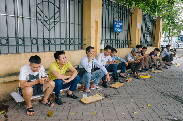 Văn hóa trà đá của dân công sở: Anh em dừng công việc tí đi, mình đi uống trà đá! - Ảnh 6.