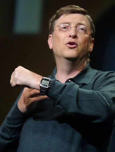  Bill Gates với chiếc đồng hồ thương hiệu Casio có giá siêu hạt dẻ chỉ 10 USD. 