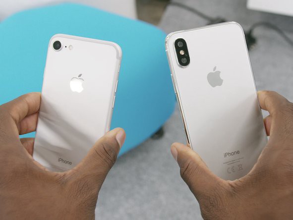  Những mô hình iPhone giả với kích thước giống hệt như thiết bị thật, xuất hiện nhiều tháng trước khi ra mắt chính thức. 