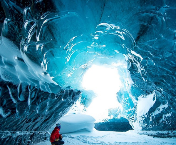  Iceland là một ví dụ điển hình về ảnh hưởng của Instagram đối với ngành du lịch. “Đó là một nơi tuyệt vời và rất dễ để thực hiện các bộ ảnh. Mọi cảnh đẹp đều nằm ngay bên trục đường chính. Không phải ngẫu nhiên mà Iceland thu hút 100.000 – 1 triệu khách du lịch mỗi năm”. 