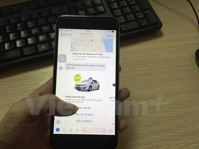  Hành khách có thể đặt xe qua ứng dụng Facebook Messenger của hãng taxi Thành Công. (Ảnh: Việt Hùng/Vietnam ) 