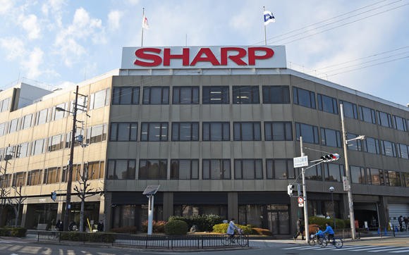 Sharp trở thành hãng điện tử Nhật Bản đầu tiên sản xuất hàng loạt màn hình OLED, nhưng vẫn bị các hãng Hàn Quốc bỏ xa - Ảnh 1.