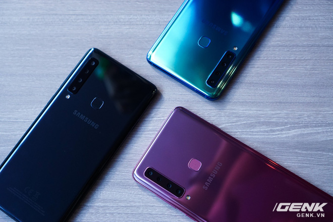Ảnh thực tế Samsung Galaxy A9 (2018) và Galaxy A7 vừa ra mắt: Thiết kế gọn, màu Gradient đẹp mắt, nhiều camera tốt - Ảnh 12.