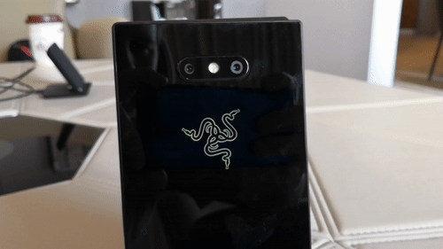 Cận cảnh Razer Phone 2: Mặt lưng bằng kính, logo phát sáng hiệu ứng Chroma, kích thước không thay đổi - Ảnh 3.