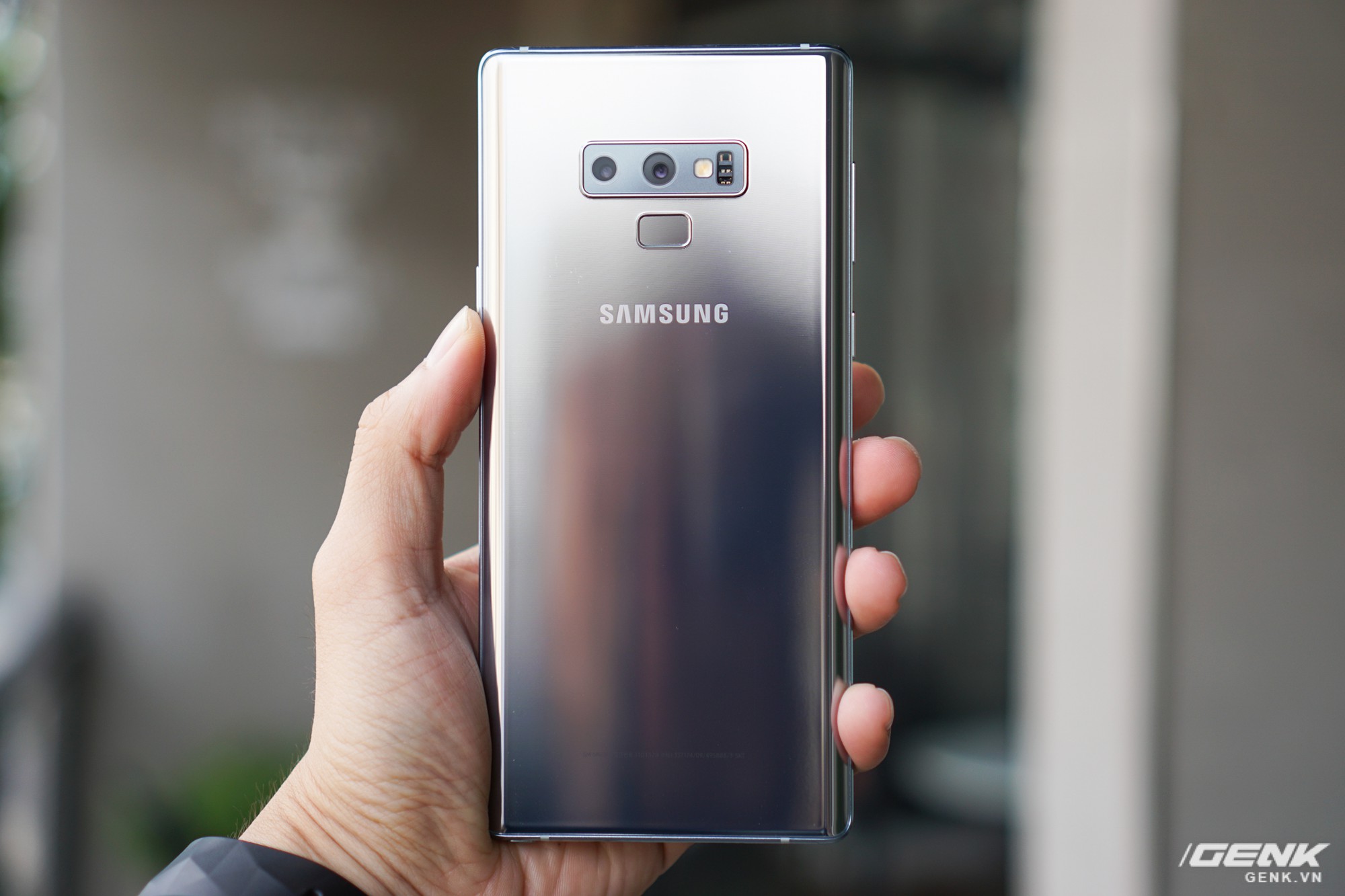 Cận cảnh Galaxy Note9 phi&ecirc;n bản Silver: m&agrave;u bạc sang chảnh, chỉ c&oacute; 1 SIM, chưa c&oacute; h&agrave;ng ch&iacute;nh h&atilde;ng - Ảnh 5.