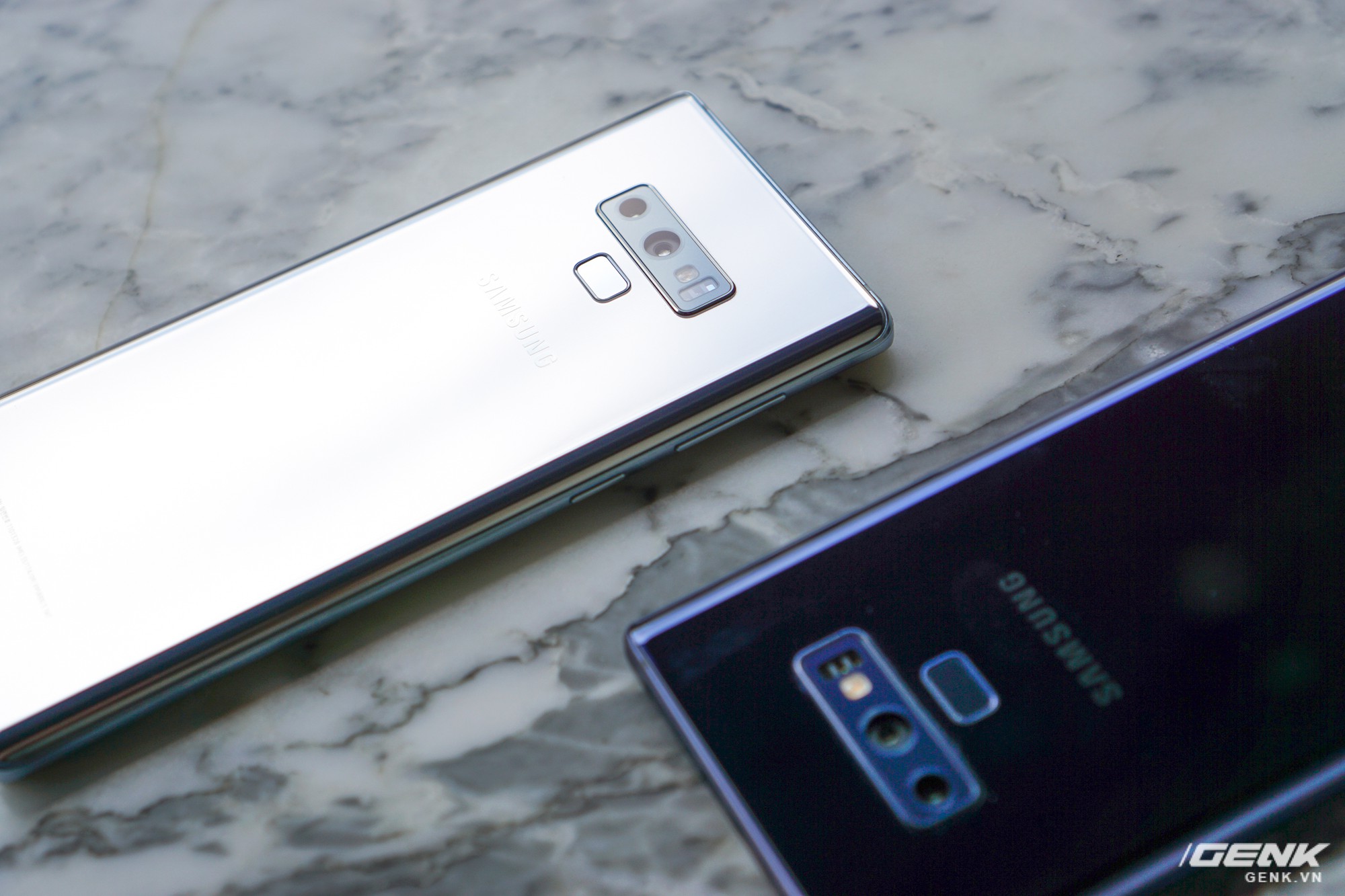 Cận cảnh Galaxy Note9 phi&ecirc;n bản Silver: m&agrave;u bạc sang chảnh, chỉ c&oacute; 1 SIM, chưa c&oacute; h&agrave;ng ch&iacute;nh h&atilde;ng - Ảnh 9.