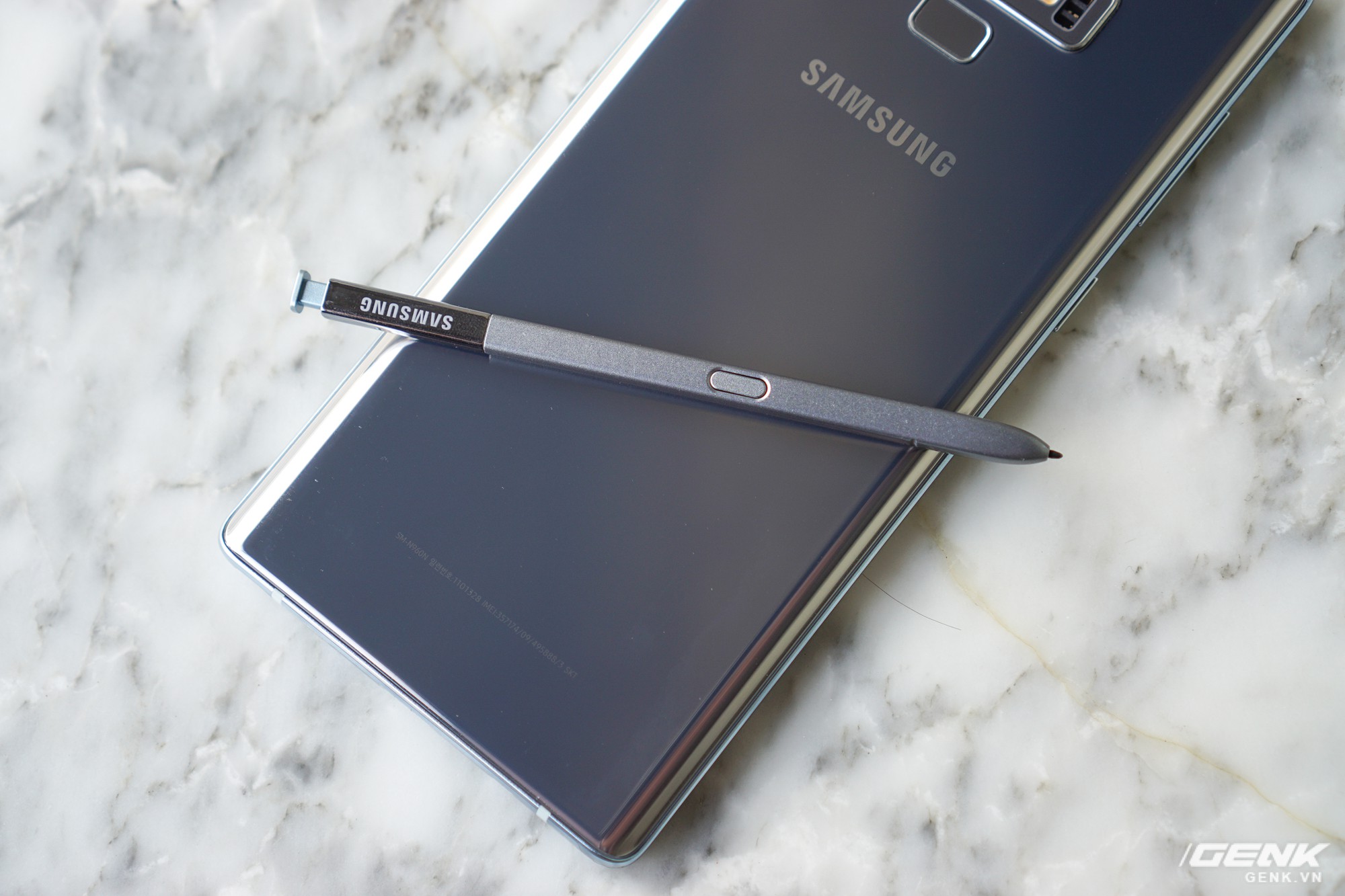 Cận cảnh Galaxy Note9 phi&ecirc;n bản Silver: m&agrave;u bạc sang chảnh, chỉ c&oacute; 1 SIM, chưa c&oacute; h&agrave;ng ch&iacute;nh h&atilde;ng - Ảnh 15.