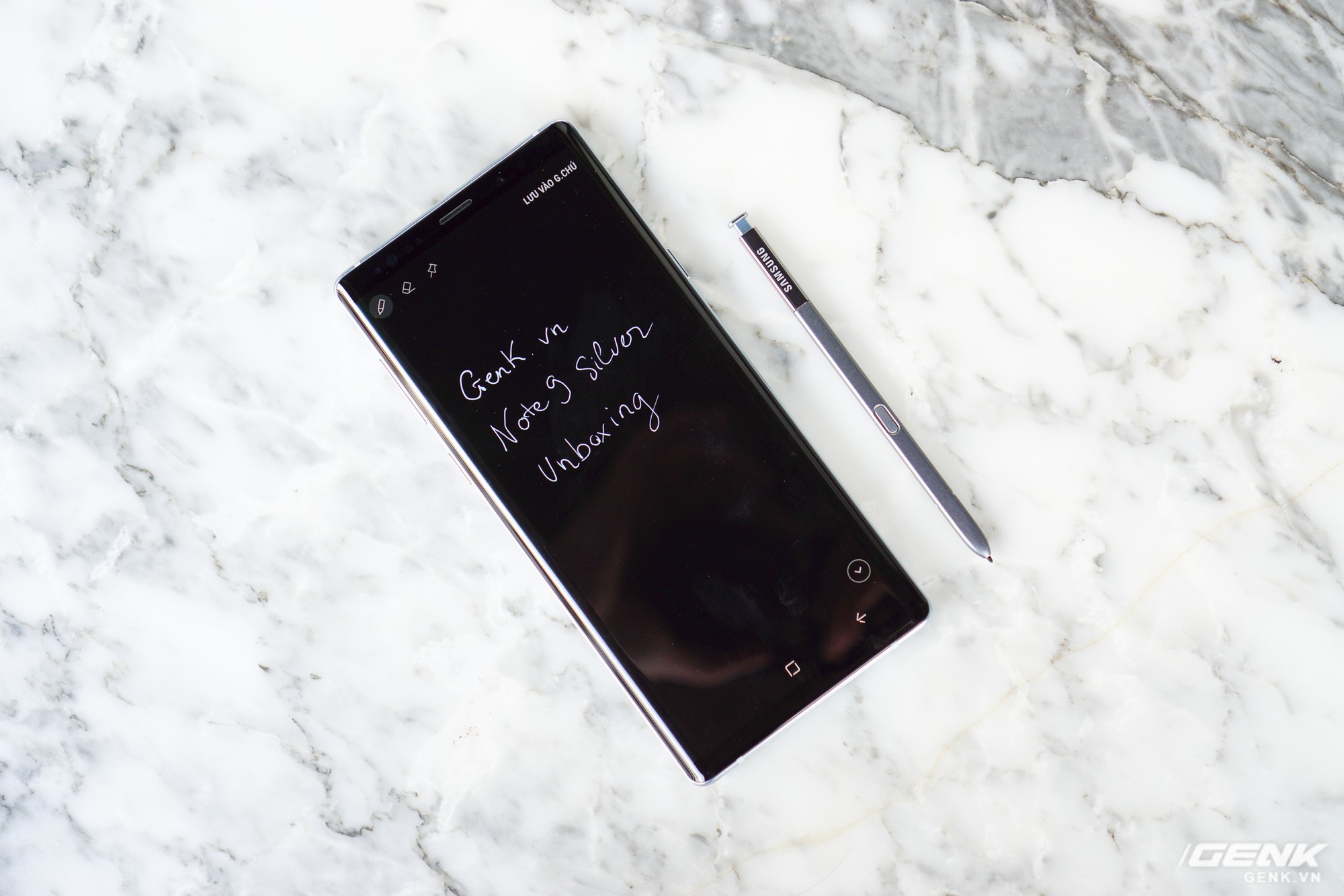 Cận cảnh Galaxy Note9 phi&ecirc;n bản Silver: m&agrave;u bạc sang chảnh, chỉ c&oacute; 1 SIM, chưa c&oacute; h&agrave;ng ch&iacute;nh h&atilde;ng - Ảnh 16.