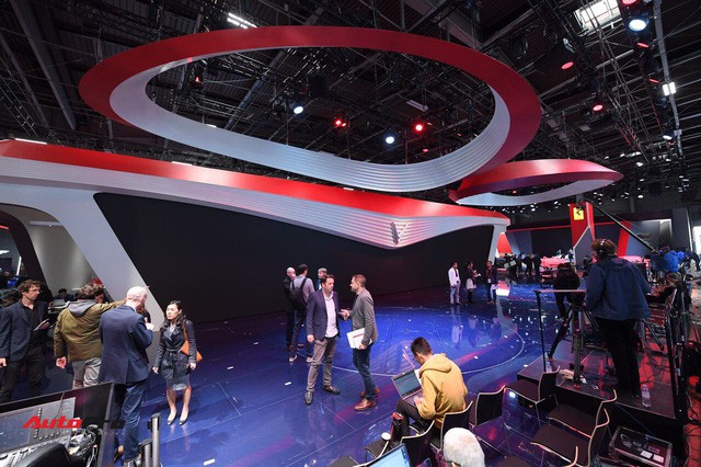 Lộ diện gian hàng của VinFast tại Paris Motor Show 2018 trước giờ G: Màn hình LED 6K, biểu tượng cánh sen Việt - Ảnh 11.