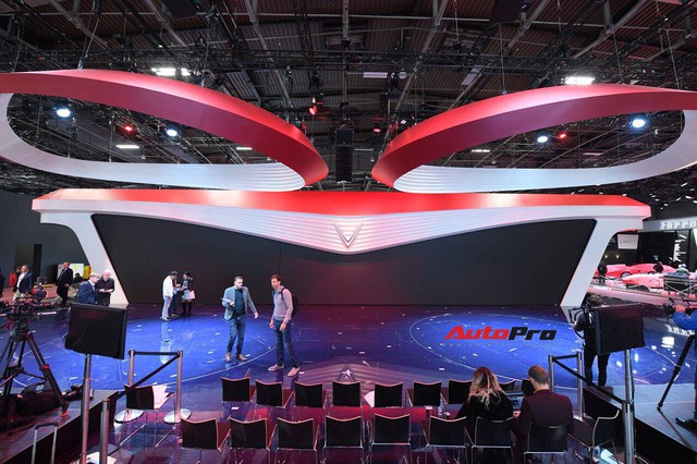 Lộ diện gian hàng của VinFast tại Paris Motor Show 2018 trước giờ G: Màn hình LED 6K, biểu tượng cánh sen Việt - Ảnh 5.