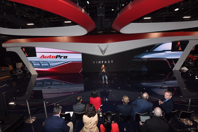 Lộ diện gian hàng của VinFast tại Paris Motor Show 2018 trước giờ G: Màn hình LED 6K, biểu tượng cánh sen Việt - Ảnh 6.