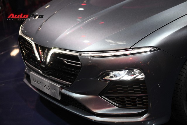 HOT: Ảnh thực tế sedan VinFast A2.0 vừa ra mắt hoành tráng tại Paris Motor Show 2018 - Ảnh 6.