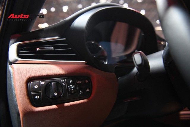 Chùm ảnh nội thất sedan VinFast LUX A2.0: Sang trọng và hiện đại hệt xe châu Âu - Ảnh 6.