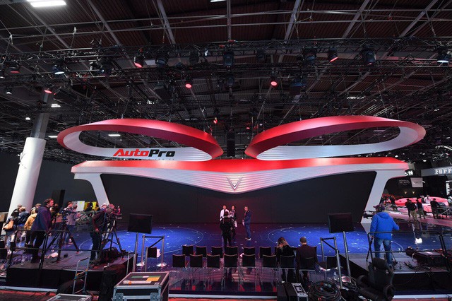 Lộ diện gian hàng của VinFast tại Paris Motor Show 2018 trước giờ G: Màn hình LED 6K, biểu tượng cánh sen Việt - Ảnh 10.