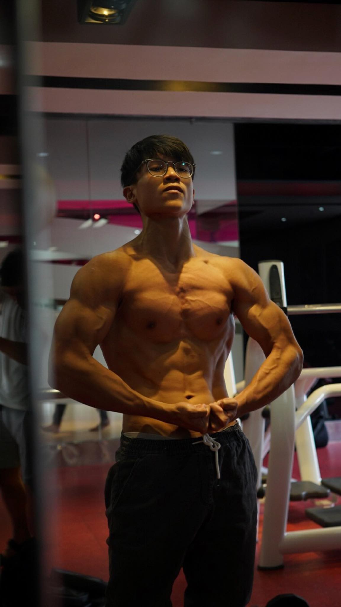 Chỉ v&igrave; muốn mua iPad m&agrave; cậu nh&oacute;c 13 tuổi tập gym chăm đến nỗi th&agrave;nh so&aacute;i ca l&uacute;c n&agrave;o kh&ocirc;ng biết - Ảnh 4.