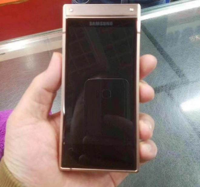 Lộ ảnh điện thoại vỏ sò Samsung W2019 sắp ra mắt: Thiết kế không đổi, camera kép và cấu hình mạnh hơn - Ảnh 2.