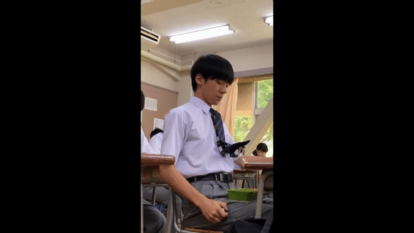 Xem học sinh Nhật trổ tài ăn vụng trong lớp nhờ toàn thiết bị công nghệ cao - Ảnh 5.