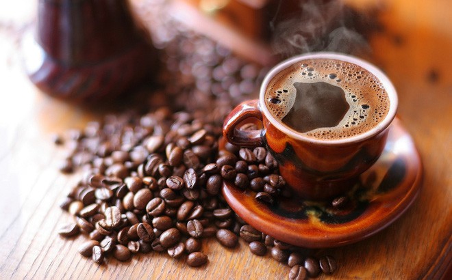 Một nghiên cứu lớn quan sát thấy người càng uống nhiều cà phê thì càng sống lâu - Ảnh 2.
