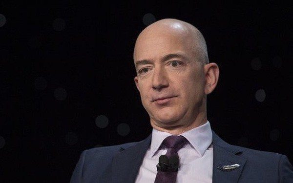 Jeff Bezos vừa thiết lập kỷ lục là người có tài sản giảm nhanh và nhiều nhất trong lịch sử: Gần 20 tỷ USD bay trong 2 ngày! - Ảnh 1.