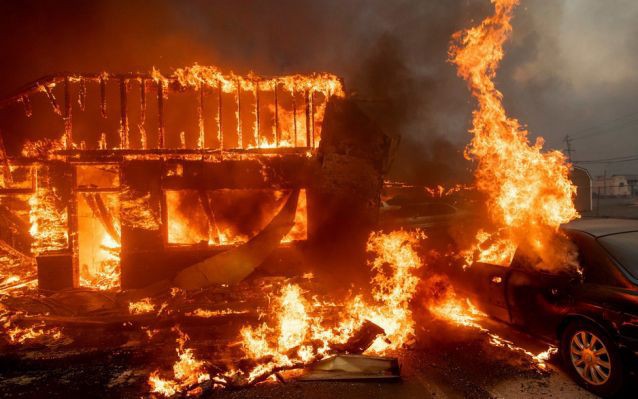 Cháy rừng ở California: Mỗi giây thiêu rụi cả một sân bóng - tại sao lại lan nhanh khủng khiếp đến thế? - Ảnh 1.