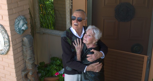 Mối tình kỳ diệu nhất Hollywood của Stan Lee: Yêu từ khi chưa gặp mặt, mất 2 tuần để đập chậu cướp hoa rồi bên nhau 70 năm không rời - Ảnh 6.